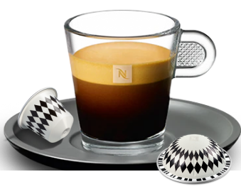 tasse de café avec deux capsules blakc intenso oriinal